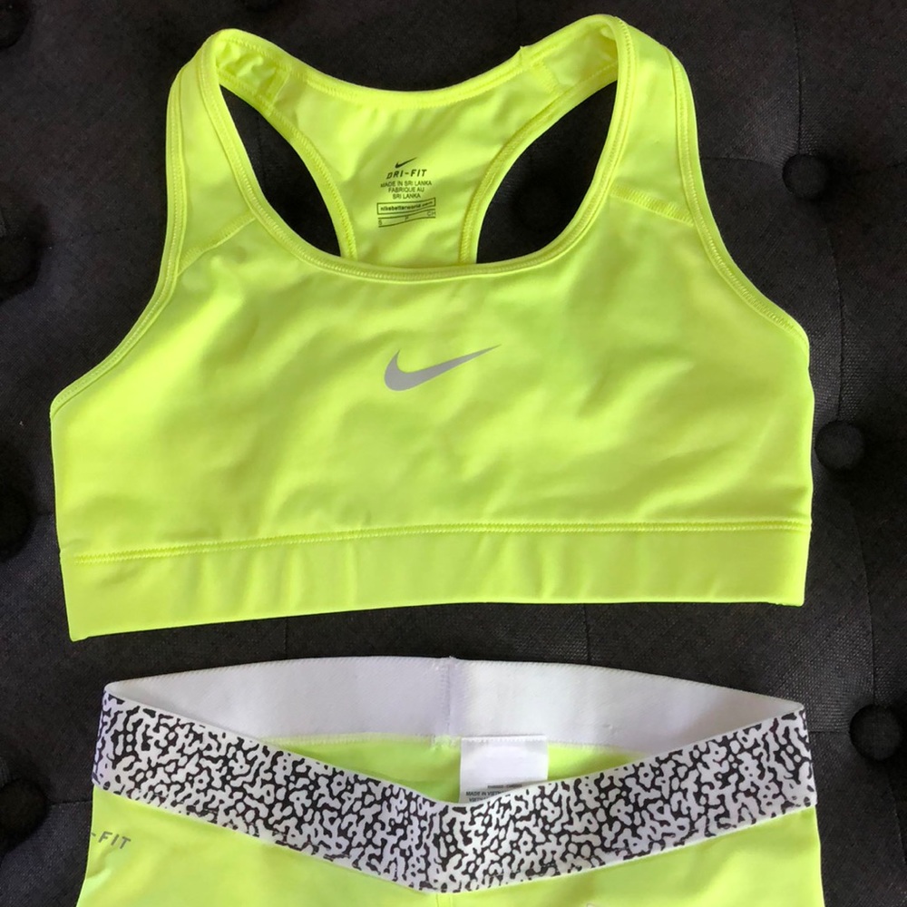 Nike Work Out Set - Picture 2 of 7